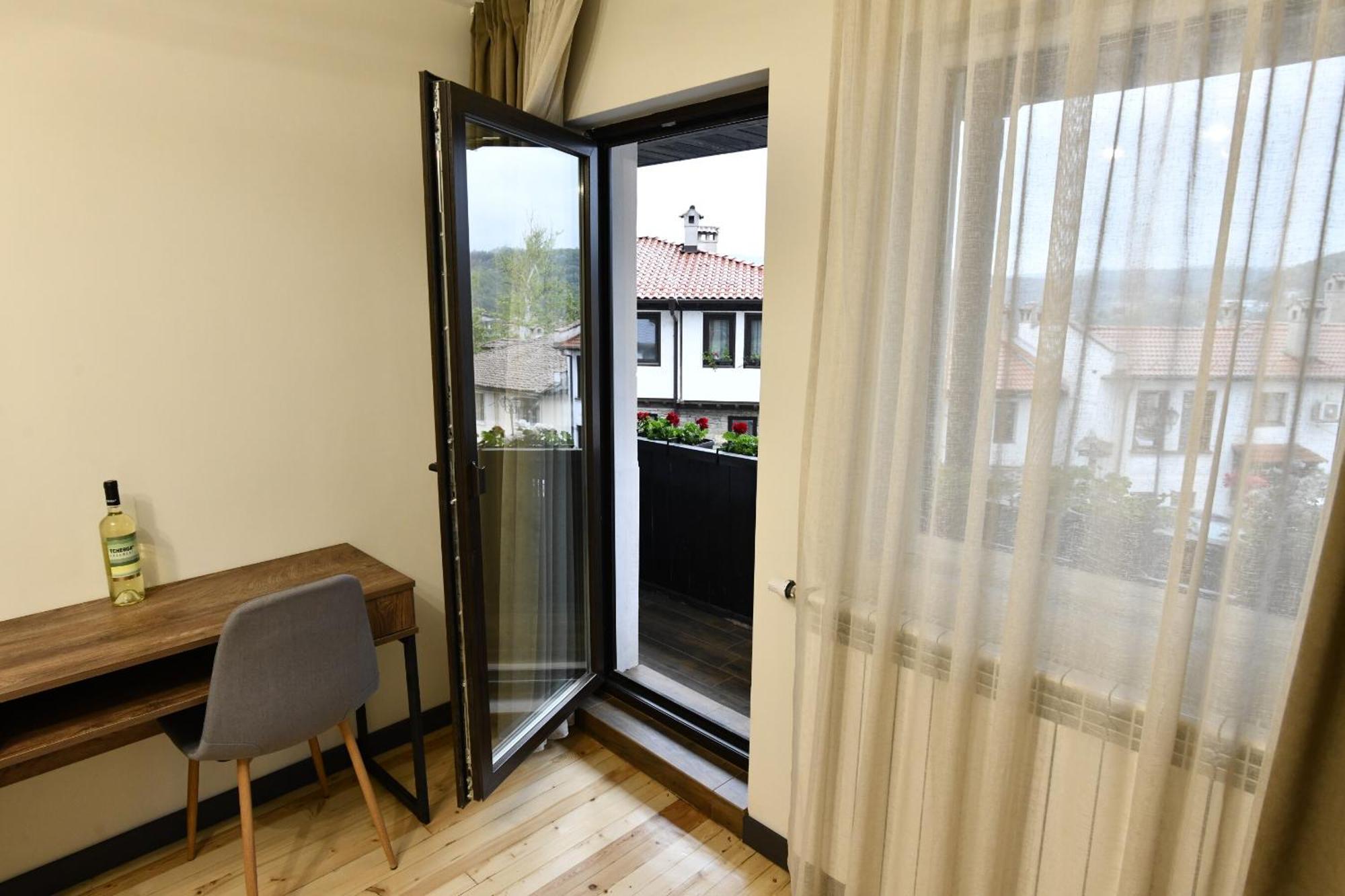 Guest House Lazara เวลีคอเทอร์โนโว ภายนอก รูปภาพ