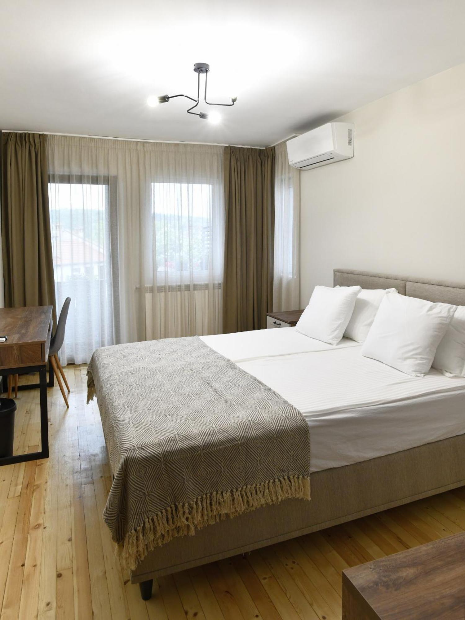 Guest House Lazara เวลีคอเทอร์โนโว ภายนอก รูปภาพ