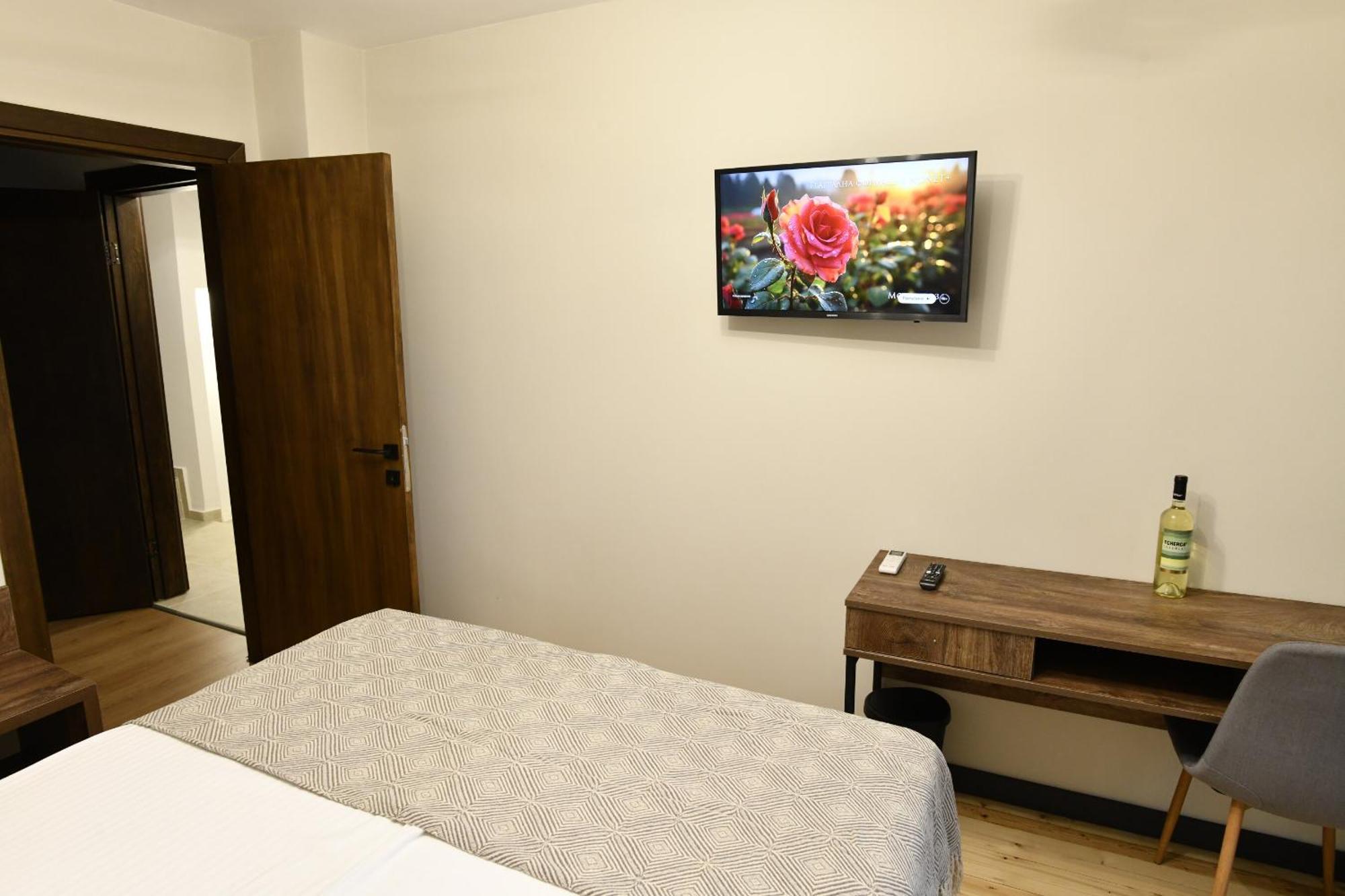 Guest House Lazara เวลีคอเทอร์โนโว ภายนอก รูปภาพ