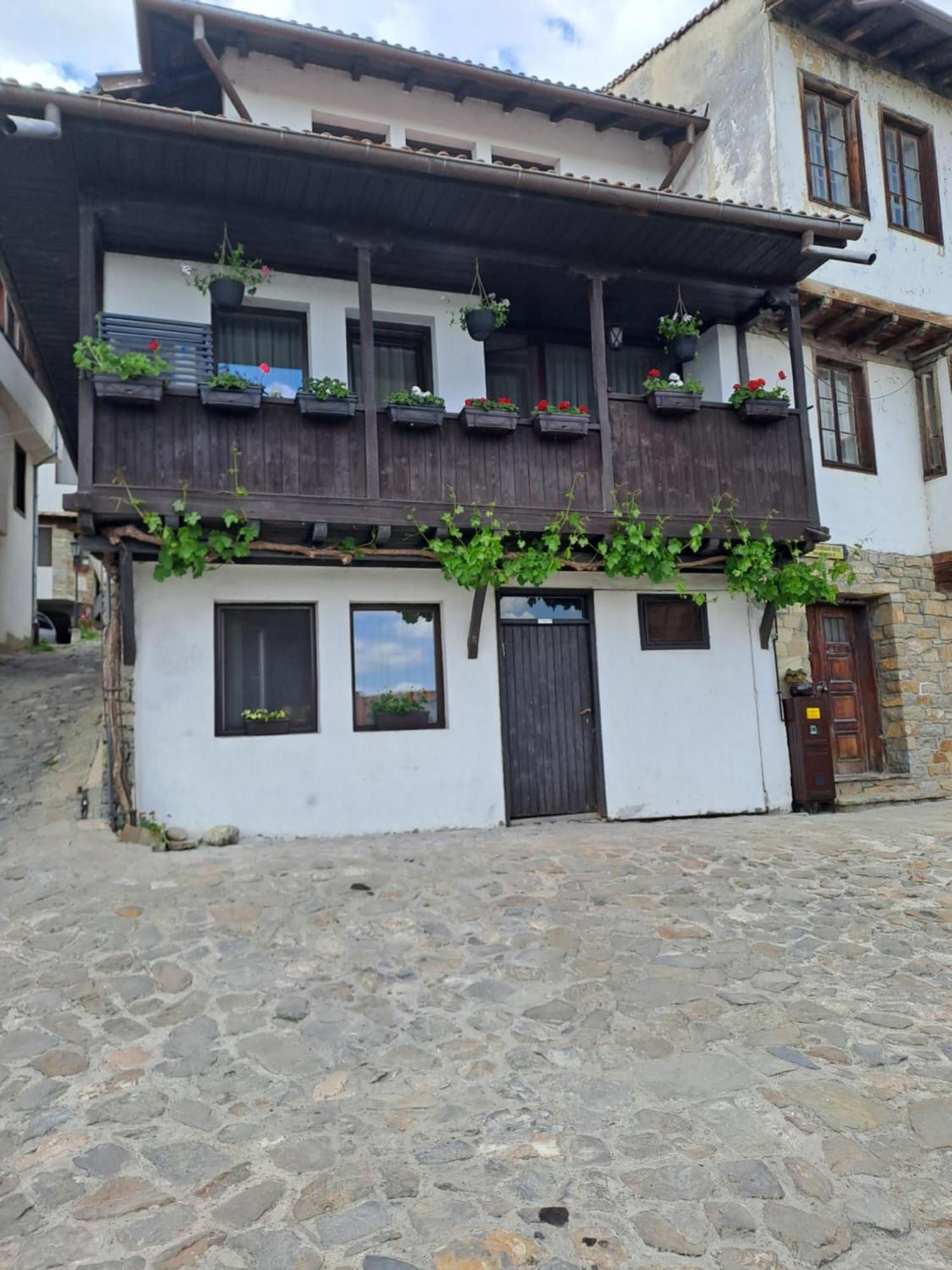 Guest House Lazara เวลีคอเทอร์โนโว ภายนอก รูปภาพ