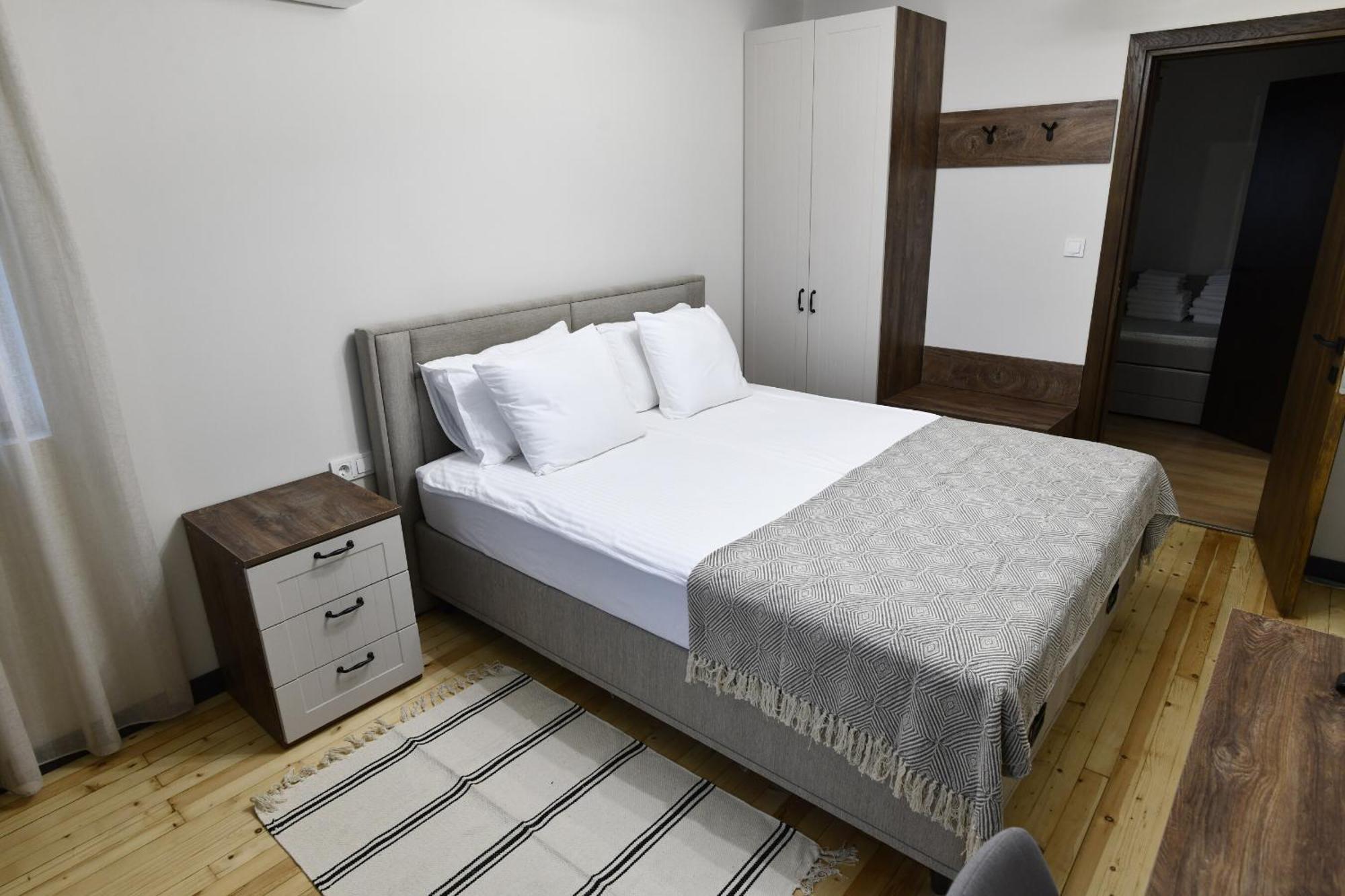 Guest House Lazara เวลีคอเทอร์โนโว ภายนอก รูปภาพ
