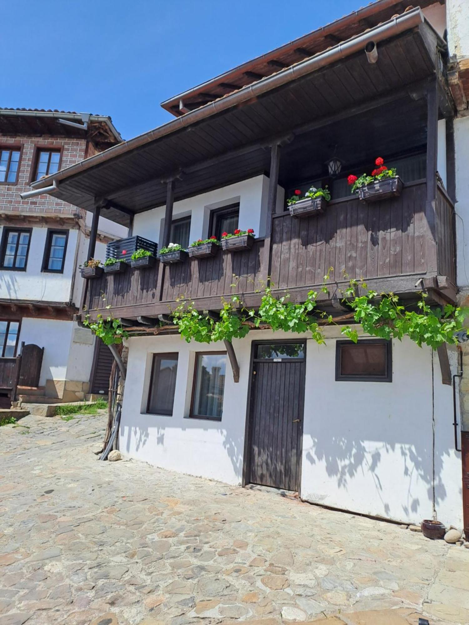 Guest House Lazara เวลีคอเทอร์โนโว ภายนอก รูปภาพ