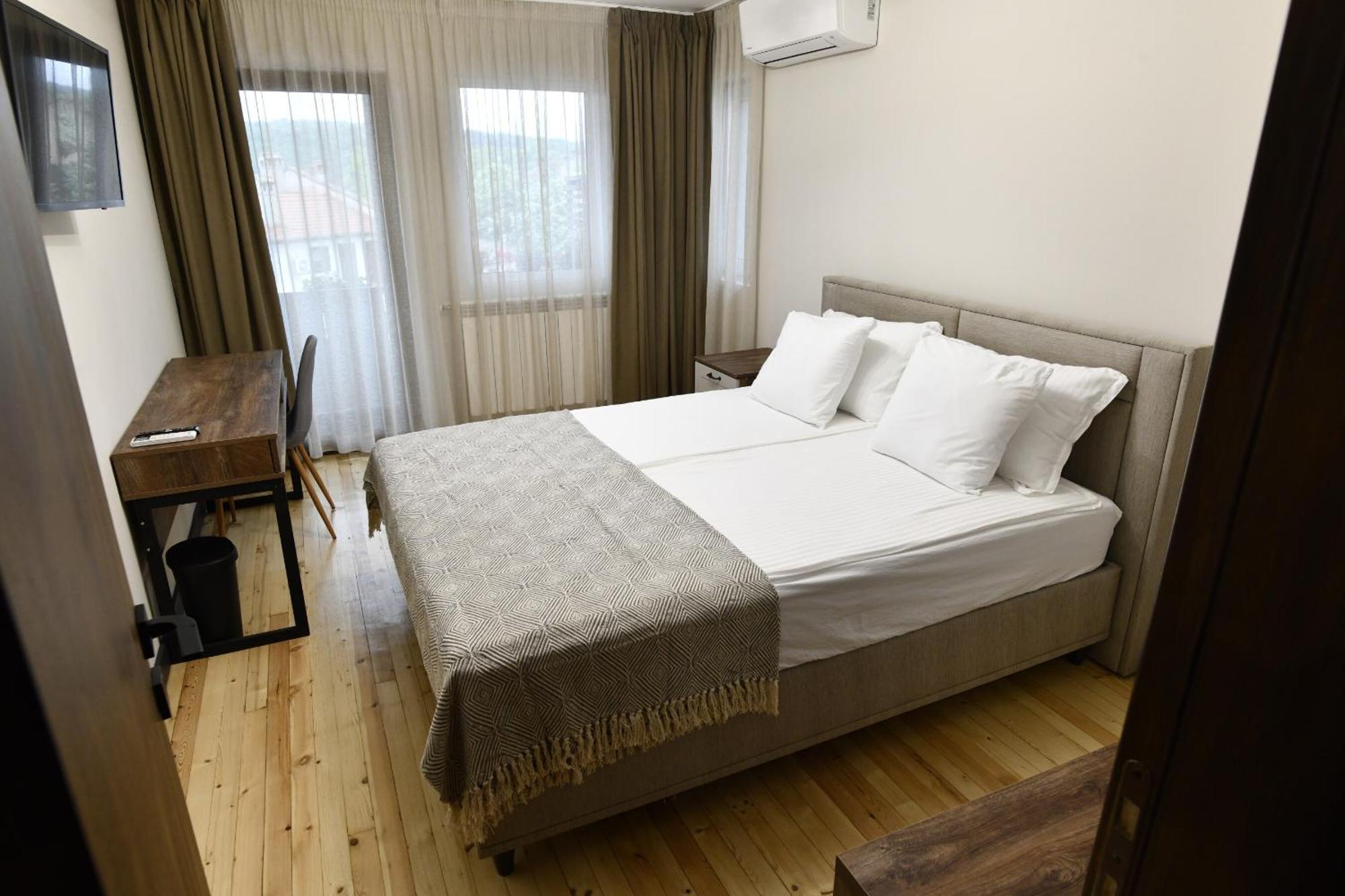 Guest House Lazara เวลีคอเทอร์โนโว ภายนอก รูปภาพ